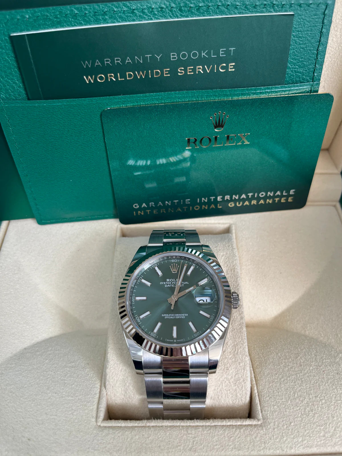 Rolex Datejust Oyster 41 mm Oystersteel Mint Green Dial Fluted Bezel OysterBracelet (Reference # 126334)