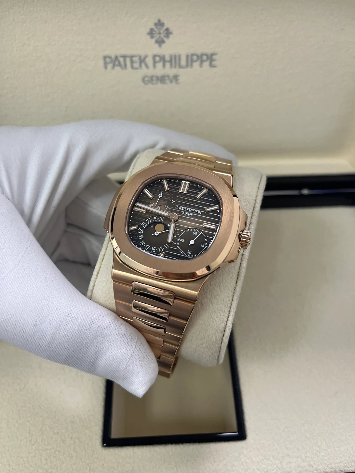 Patek philippe nautilus gold black dial clearance